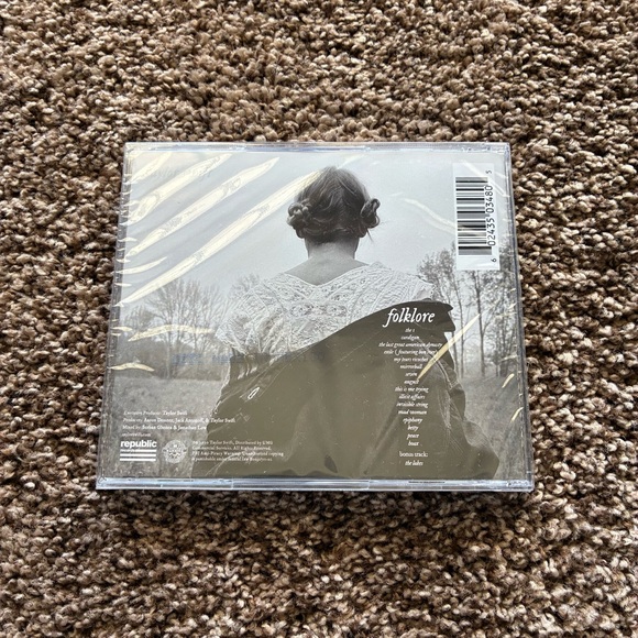 NEW Taylor Swift SIGNED Folklore CD - Picture 2 of 7
